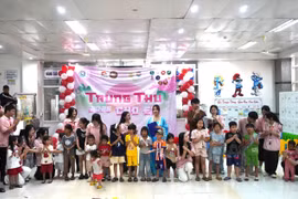 Trung thu ấm áp dành tặng bệnh nhi tại Bệnh viện Sản - Nhi Gia Lai