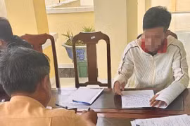 Cảnh sát giao thông Gia Lai xử lý trường hợp thanh niên chạy xe máy không đội mũ bảo hiểm còn quay clip đăng mạng xã hội.