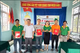 Ra mắt Chi hội nông dân nghề nghiệp trồng khoai lang Nhật thôn Hải Yên. Ảnh: ĐVCC