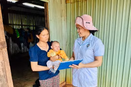 Gia Lai nâng mức hỗ trợ nhân viên y tế thôn và cô đỡ thôn lên tối đa 1,78 triệu đồng/tháng. Ảnh: Như Nguyện