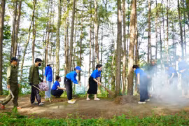 Xã Biển Hồ ra quân tổng vệ sinh, chỉnh trang cảnh quan trước mùa lễ hội