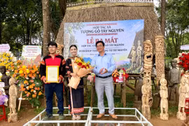 Ra mắt Hợp tác xã Tượng gỗ Tây Nguyên