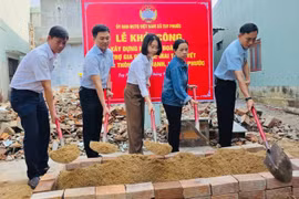 Ủy ban MTTQ Việt Nam xã Tuy Phước khởi công xây nhà "Đại đoàn kết" cho hộ nghèo