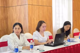 Tại điểm cầu Gia Lai có cán bộ giáo viên cốt cán tại các trường Tiểu học, THCS và THPT tham gia. Ảnh: Bạch Dương
