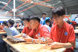 Học sinh Gia Lai làm chủ công nghệ từ sân chơi drone