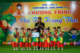 Đoàn Kinh tế - Quốc phòng 74 tặng hơn 3.400 suất quà cho thiếu nhi