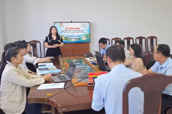 Phường Pleiku bàn giao hệ thống truy xuất nguồn gốc sản phẩm yến tinh chế