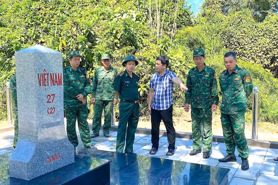 Kiểm tra tiến độ thi công các công trình trọng điểm khu vực biên giới