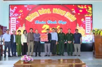 Bí thư Tỉnh ủy Thái Đại Ngọc thăm, chúc Tết tại xã Sơn Lang.