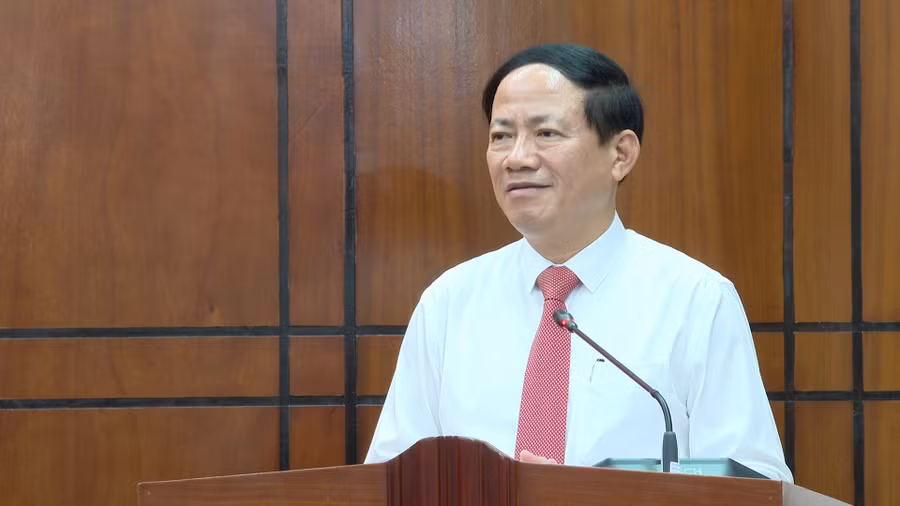 Chủ tịch UBND tỉnh Phạm Anh Tuấn phát biểu tại hội nghị. Ảnh: Nhật Trường