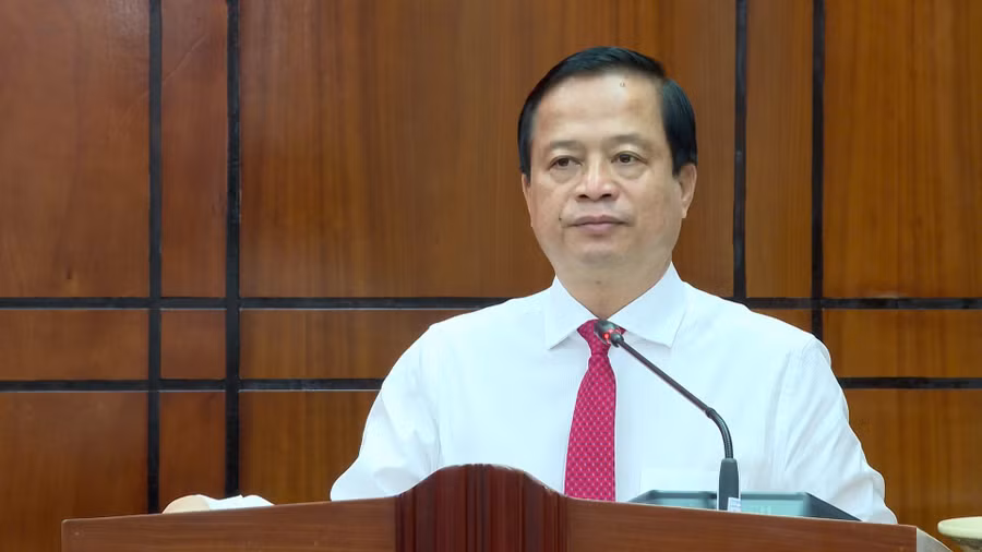 Phó Chủ tịch Thường trực UBND tỉnh Nguyễn Tuấn Thanh dự và chỉ đạo Hội nghị. Ảnh: Nhật Trường