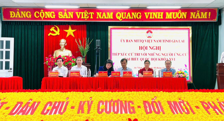 Các ứng cử viên ĐBQH khóa XVI tại đơn vị bầu cử số 2 tỉnh Gia Lai. Ảnh: Phi Long