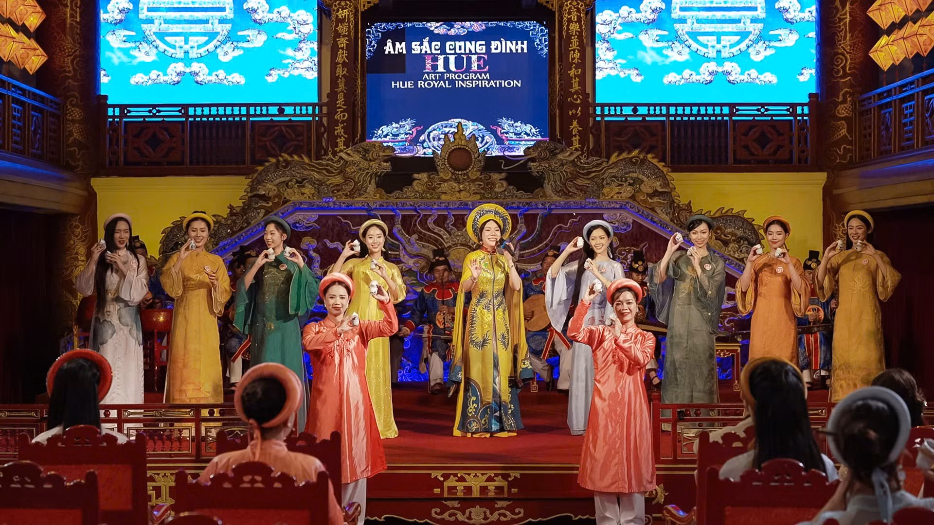 Không gian di sản cố đô hiện rõ trong các hoạt động trải nghiệm: thí sinh học múa chén, đội nón Huế, trình diễn bộ sưu tập áo dài “Bước ra từ trong tranh” ba miền, đồng thời thuyết minh về kiến trúc, lịch sử tại Đại Nội, đàn Nam Giao, cầu Trường Tiền. Kiến trúc sư Hoàng Việt Trung nhận định,cuộc thi là “minh chứng sinh động cho sự tôn trọng giá trị truyền thống, sự sáng tạo và góc nhìn cởi mở” tại cố đô Huế.
