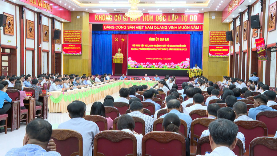 Quang cảnh hội nghị. Ảnh: R'Piên z6724892756961-f427bbcb4f372ced79abb72cddde65b4.jpg