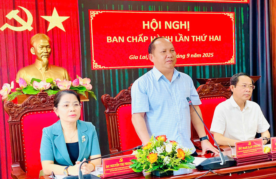 Genosse Rah Lan Chung, Sekretär des Provinzparteikomitees, sprach auf der Konferenz. Foto: Phi Long 26-3.jpg