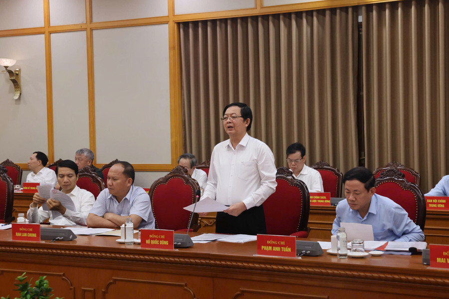 Bí thư Tỉnh ủy Gia Lai Hồ Quốc Dũng báo cáo tại buổi làm việc. Ảnh: Trung Nghĩa z6942910018967-d485dba2603c35640a027082d27a5aa6.jpg