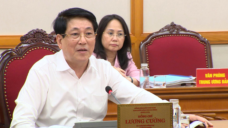 Chủ tịch nước Lương Cường phát biểu quán triệt tại buổi làm việc. Ảnh: Trung Nghĩa z6942900663368-cf4a3b7069905758ee08805dd95e52e5.jpg