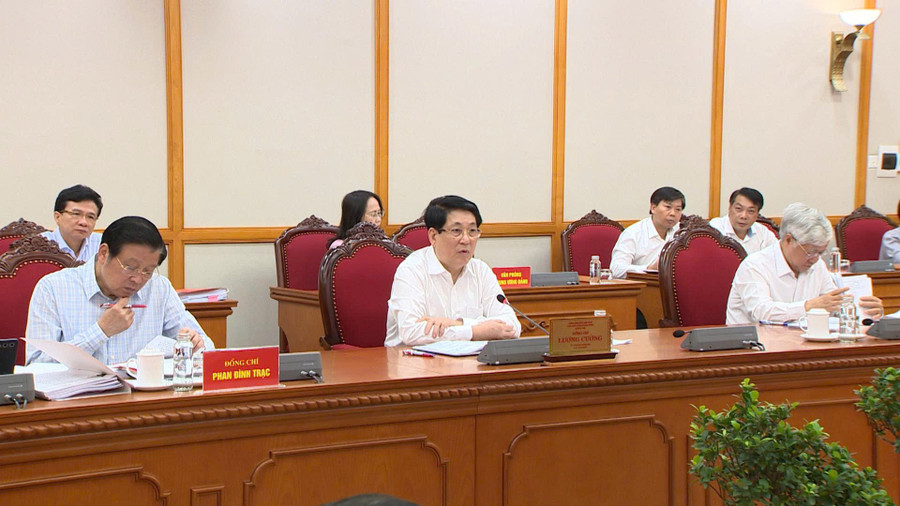 Chủ tịch nước Lương Cường (giữa) kết luận buổi làm việc. Ảnh: Trung Nghĩa z6942900597699-cb9583ae644e5de12d99b17c08a91a19.jpg