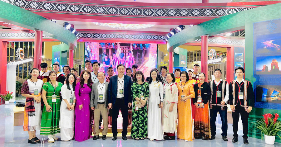 Đoàn Gia Lai tham gia Hội chợ mùa Thu năm 2025. Ảnh: Phi Long anh-1.jpg