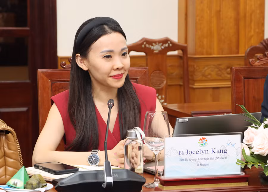 ba-jocelyn-kang-giam-doc-tai-chinh-kenh-truyen-hinh-cnn-quoc-te-tai-singapore-khang-dinh-gia-lai-co-rat-nhieu-cau-chuyen-de-ke-ra-the-gioi.jpg