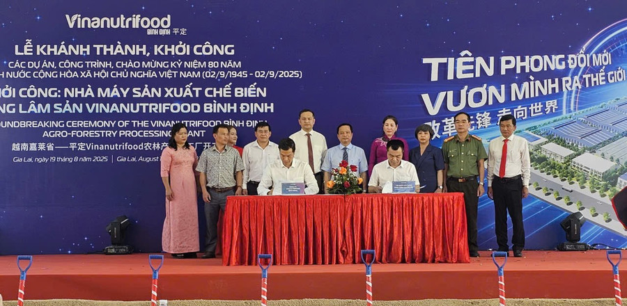 ក្រុមហ៊ុនភាគហ៊ុនរួម Vinanutrifood Binh Dinh និងសហគ្រាសចិនបានចុះហត្ថលេខាលើអនុស្សរណៈយោគយល់គ្នាស្តីពីកិច្ចសហប្រតិបត្តិការ។ រូបថត៖ ឌឹក ហាយ 19-2.jpg
