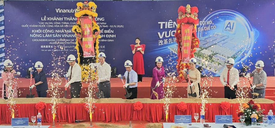 ប្រតិភូធ្វើពិធីបើកការដ្ឋានសាងសង់គម្រោង។ រូបថត៖ ឌឹក ហាយ 19-1.jpg