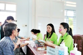 Khám bệnh, phát thuốc miễn phí cho người dân xã đảo Nhơn Châu
