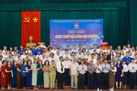 Các thế hệ cán bộ Đoàn cùng ôn lại truyền thống vẻ vang, chia sẻ kinh nghiệm rèn luyện và cống hiến cho sự nghiệp thanh niên tỉnh nhà.