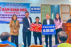 Lễ bàn giao nhà ở cho các hộ dân bị thiệt hại do bão lũ tại xã Vĩnh Thạnh vào ngày 15-1, thuộc chương trình hưởng ứng Chiến dịch Quang Trung.