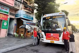 Đoàn công tác của Hội Chữ thập đỏ tỉnh bắt đầu xuất phát vào sáng 18-10.