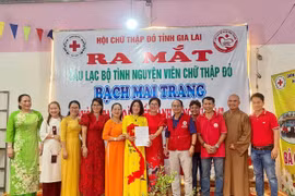 Trao quà cho người dân và học sinh khó khăn xã An Toàn