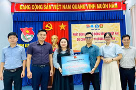 Đoàn UBND tỉnh Gia Lai ủng hộ hơn 145 triệu đồng giúp đồng bào vùng bão.