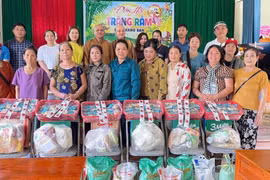 Hỗ trợ 53 tấn hàng hóa và tiền mặt với tổng giá trị 2,4 tỷ cho đồng bào vùng lũ.