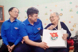 Tỉnh đoàn Gia Lai tổ chức chương trình “Bữa cơm gia đình, ấm lòng tình mẹ” tại phường An Nhơn Bắc