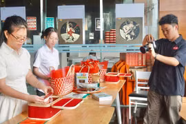 Tết của những người trẻ không nghỉ