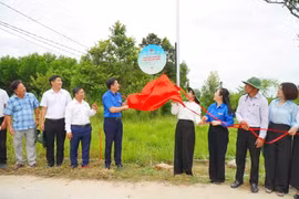 Tỉnh đoàn Gia Lai tặng công trình “Thắp sáng quê hương” tại Quảng Ngãi