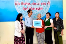 Gia Lai: Trao 43,4 triệu đồng hỗ trợ bệnh nhi mắc viêm não virus