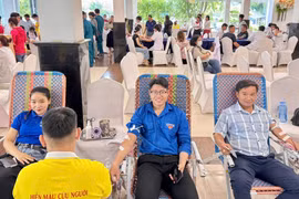 Đông đảo cán bộ, đoàn viên thanh niên tham gia hiến máu
