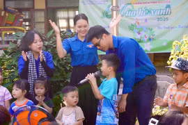 Tổ chức sinh hoạt hè cho trẻ em ở địa phương. Ảnh: D.L