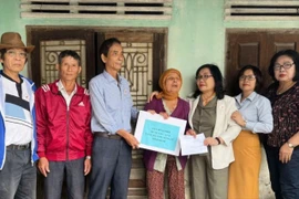 Ngày 26-11, nhiều tổ chức, đơn vị trên địa bàn tỉnh Gia Lai tiếp tục triển khai các hoạt động hỗ trợ người dân bị thiệt hại sau mưa lũ.