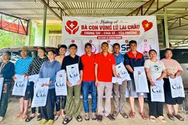 CLB Tình nguyện viên Chữ thập đỏ Bạch Mai Trang trao 124 suất quà cho người dân vùng lũ Lai Châu