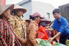 Trung ương Đoàn trao 2.000 túi an sinh cho người dân Gia Lai sau bão lũ