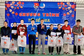Tết sẻ chia - Đồng hành cùng thanh niên công nhân.