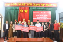 Techcombank hỗ trợ hơn 355 triệu đồng cho 4 trường học bị ảnh hưởng bão lũ ở Gia Lai