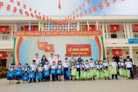 Gia Lai: Trao quà cho học sinh khó khăn đầu năm học mới