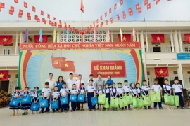 Gia Lai: Trao quà cho học sinh khó khăn đầu năm học mới