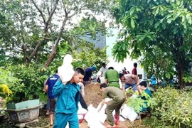 Các địa phương ven đê Khu Đông khẩn trương phòng, chống bão Kalmaegi