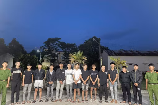 Tạm giữ 13 đối tượng đánh người, gây rối ở xã Phú Thiện.