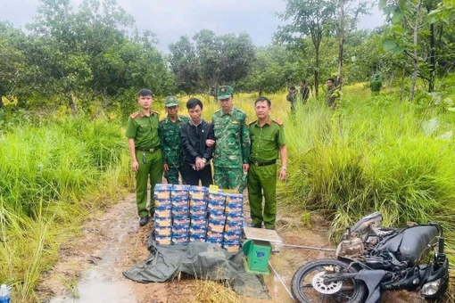 Ngăn chặn pháo nổ buôn lậu qua biên giới