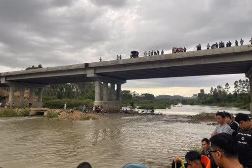 Gia Lai: Đi xe máy qua sông Ba, 1 nam thanh niên bị cuốn trôi